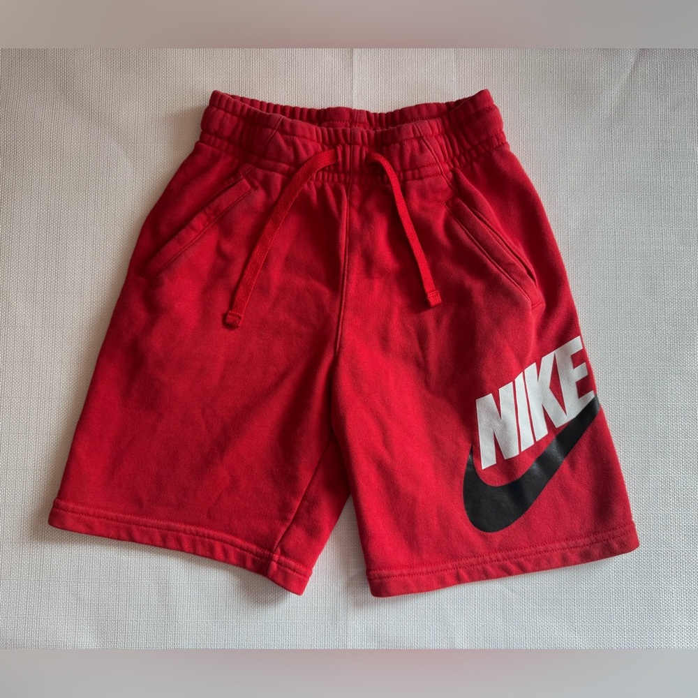 Nike ✔️ Youth Boy's Elastic Waist Red Black Soft Lounge Sweat Shorts Medium EUC